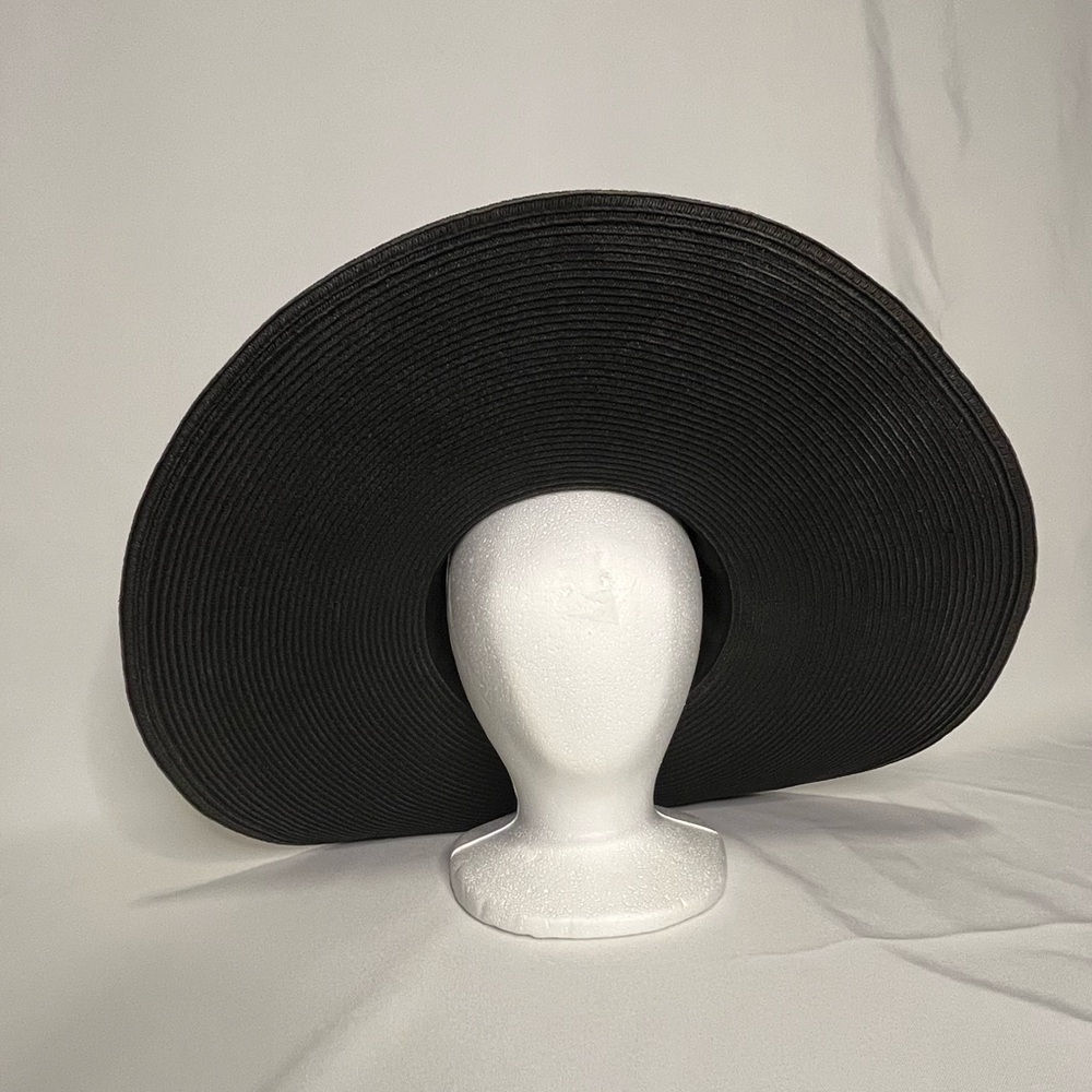 Elegant Black Wide-Brimmed Hat